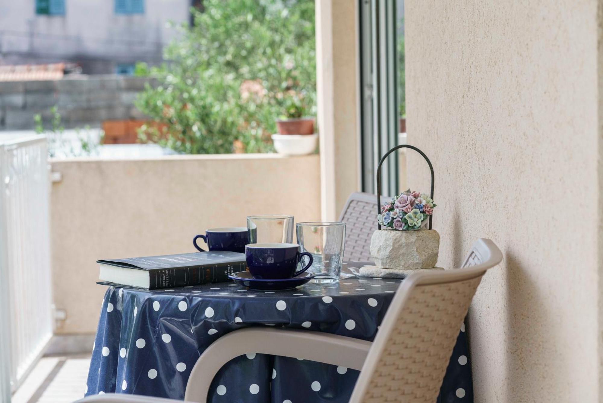 Apartments Vitis - City Centre - Free Parking Vodice Extérieur photo